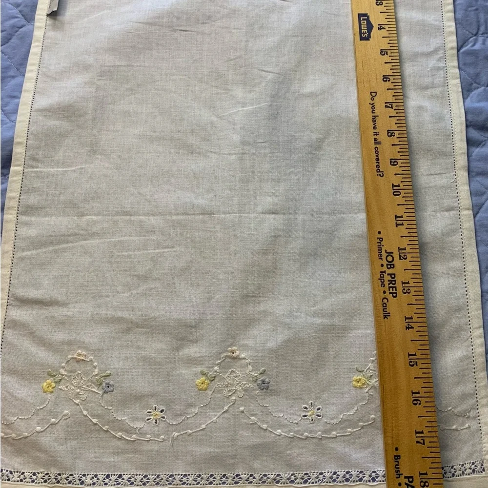 Elegant Embroidered White Guest Hand Towel